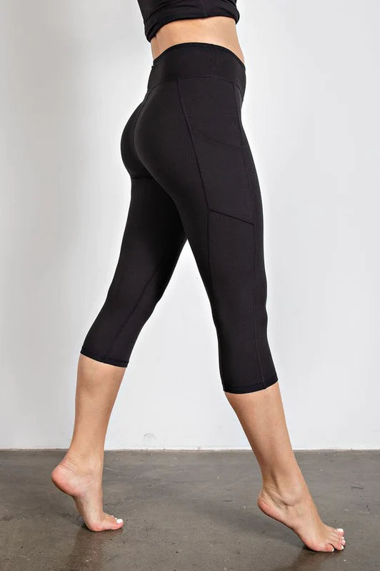 Black Capri Length Yoga Leggings with Pockets